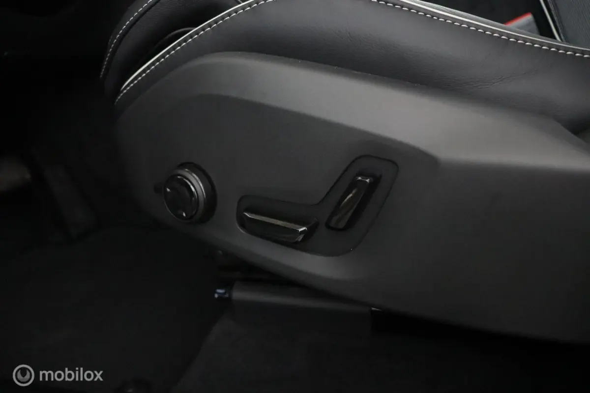 2.0 T6 Plug-in hybrid AWD Ultra Black Edition | Head Up | Panoramadak | 360 Camera | Harman Kardon | Adaptieve Cruise | BLISS