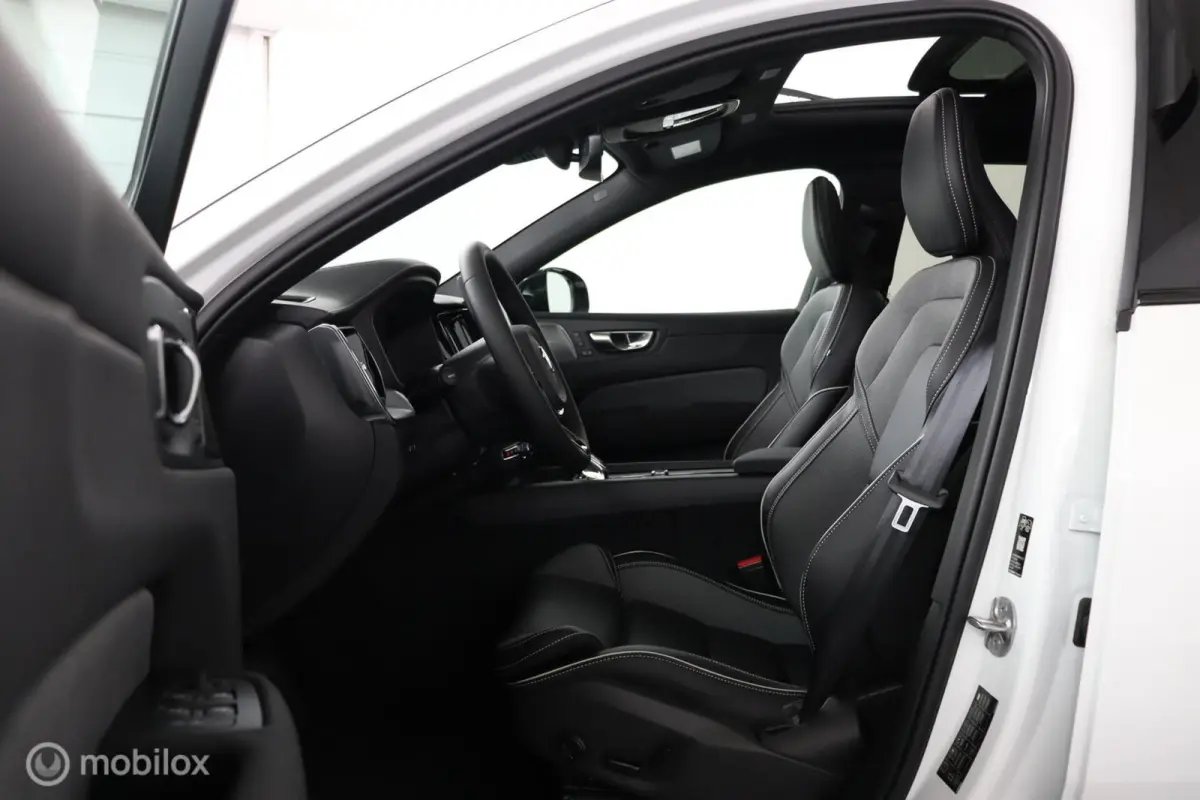 2.0 T6 Plug-in hybrid AWD Ultra Black Edition | Head Up | Panoramadak | 360 Camera | Harman Kardon | Adaptieve Cruise | BLISS