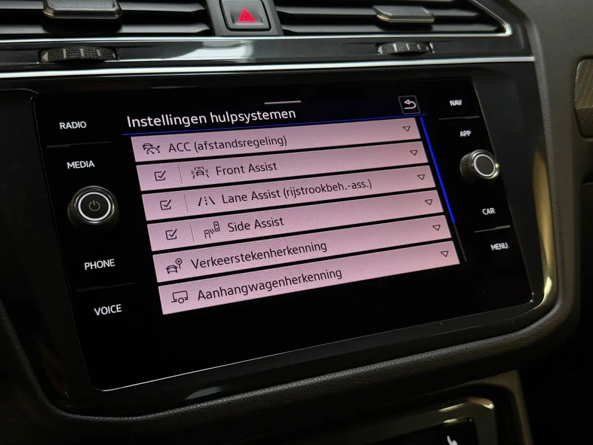 1.5 TSI 3X R-LINE |PANO|HuD|IQ LIGHTS|ACC|LANE ASSIST|CARPLAY|TREKHAAK|SFEERVERLICHTING|20 INCH|2021|BOMVOL!