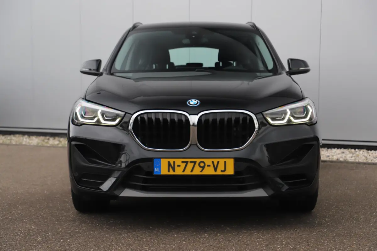 xDrive25e Business Edition Plus Trekhaak Leder LED Navigatie Head up Display Stoelverwarming 18 inch LMV Elektrische Achterklep