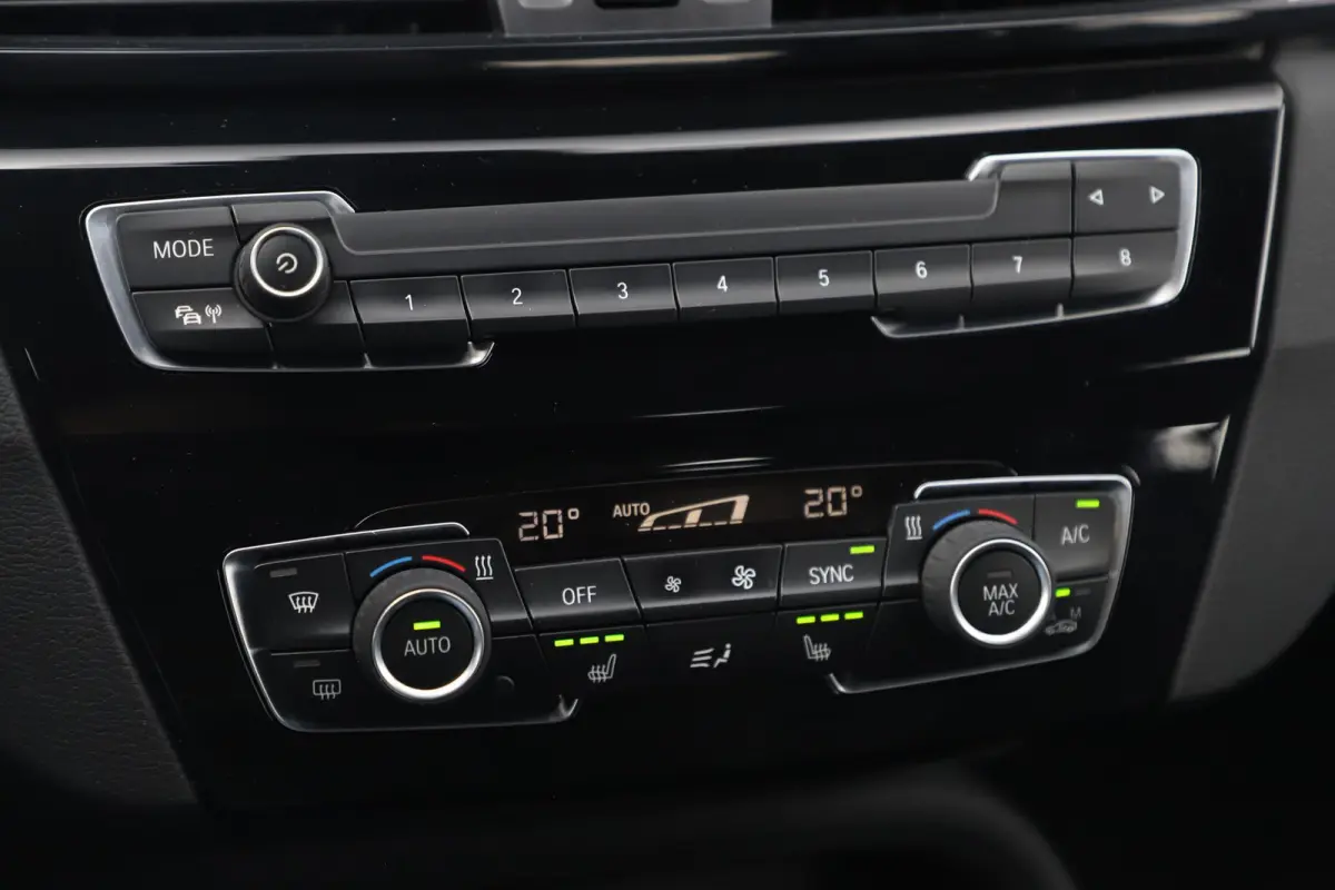 xDrive25e Business Edition Plus Trekhaak Leder LED Navigatie Head up Display Stoelverwarming 18 inch LMV Elektrische Achterklep