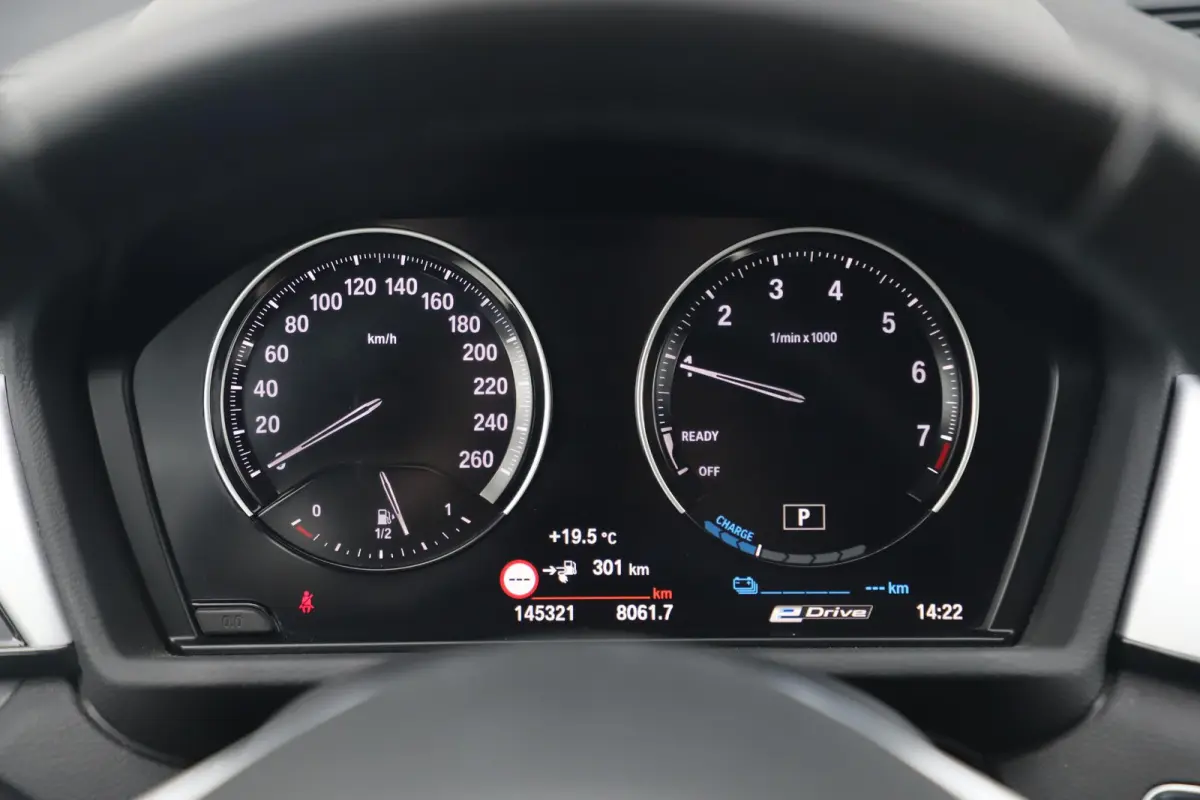 xDrive25e Business Edition Plus Trekhaak Leder LED Navigatie Head up Display Stoelverwarming 18 inch LMV Elektrische Achterklep