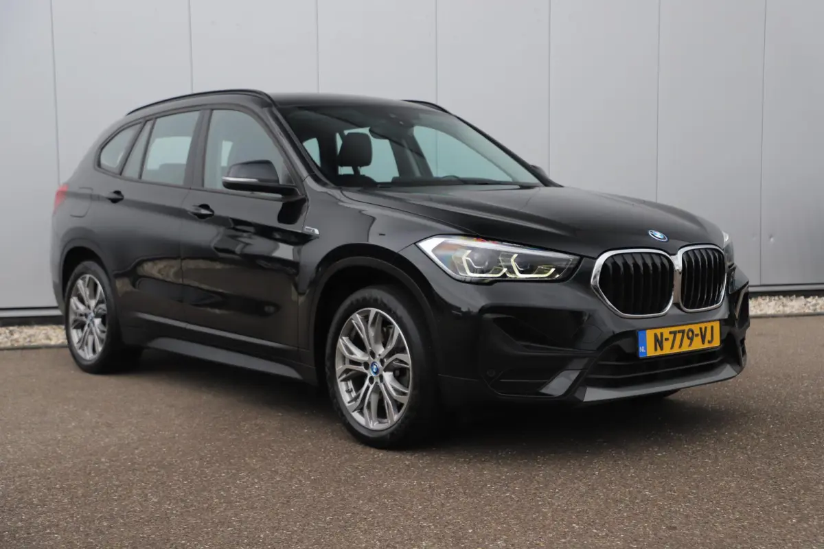 xDrive25e Business Edition Plus Trekhaak Leder LED Navigatie Head up Display Stoelverwarming 18 inch LMV Elektrische Achterklep