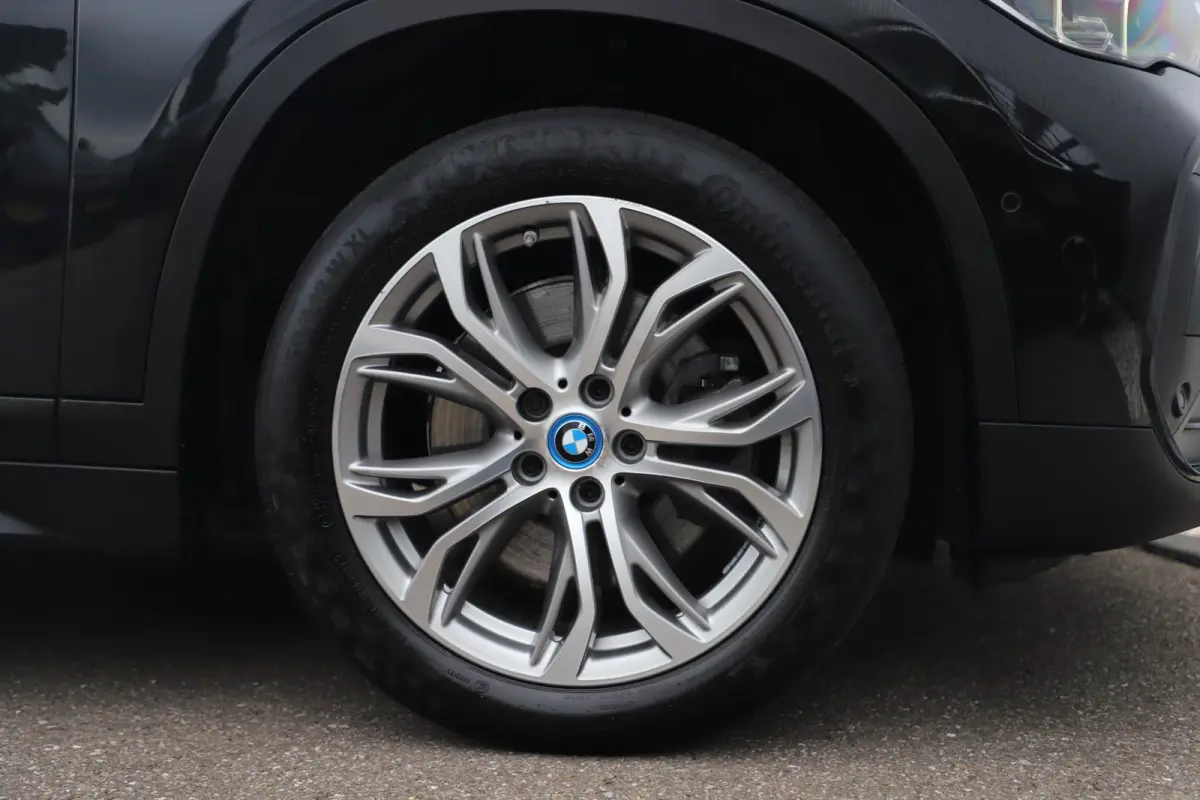 xDrive25e Business Edition Plus Trekhaak Leder LED Navigatie Head up Display Stoelverwarming 18 inch LMV Elektrische Achterklep