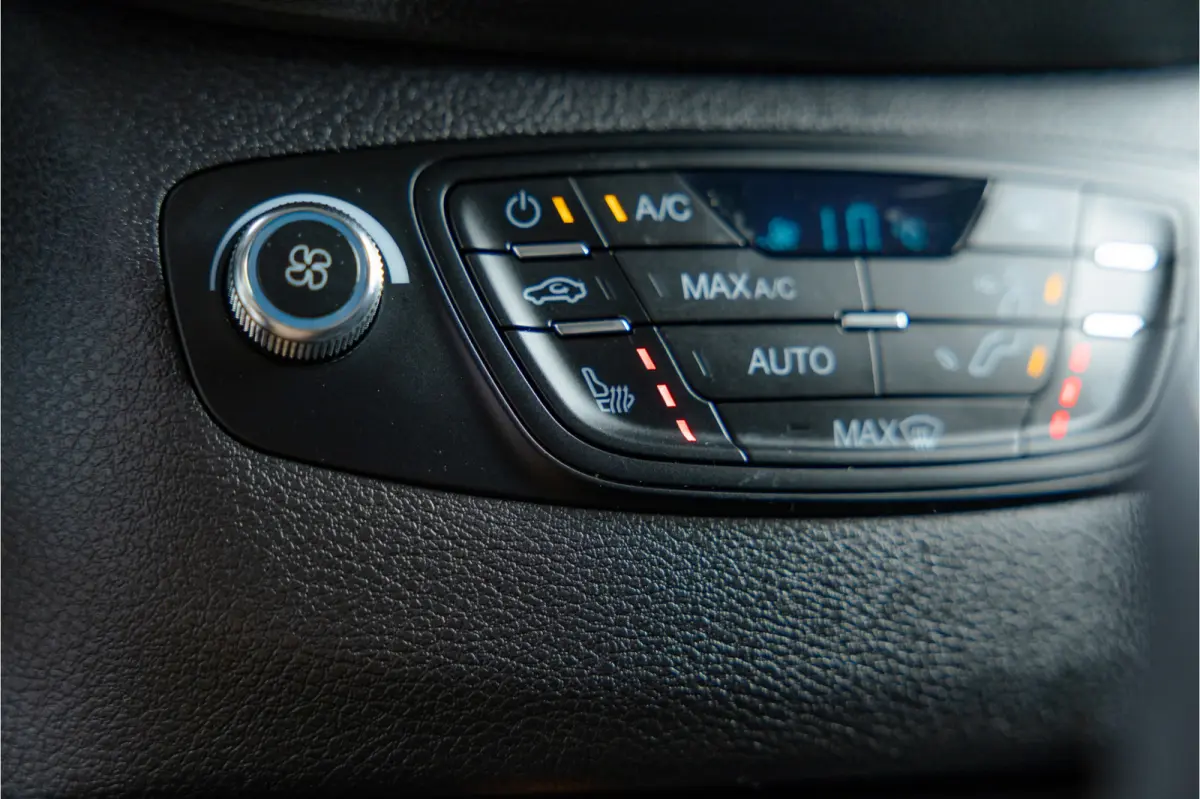1.0 100 PK | Benzine | Navigatie | CarPlay | PDC | Stoelverwarming | Cruise control | MF Stuur | Airco | Nieuwe APK | Dealer onderhouden