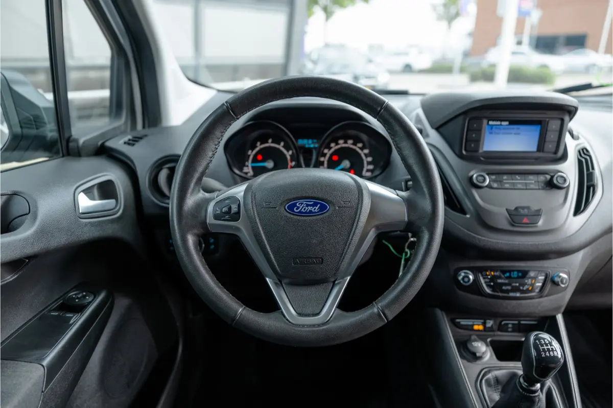1.0 100 PK | Benzine | Navigatie | CarPlay | PDC | Stoelverwarming | Cruise control | MF Stuur | Airco | Nieuwe APK | Dealer onderhouden