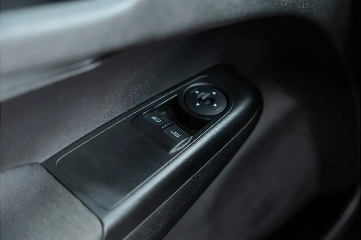 1.0 100 PK | Benzine | Navigatie | CarPlay | PDC | Stoelverwarming | Cruise control | MF Stuur | Airco | Nieuwe APK | Dealer onderhouden