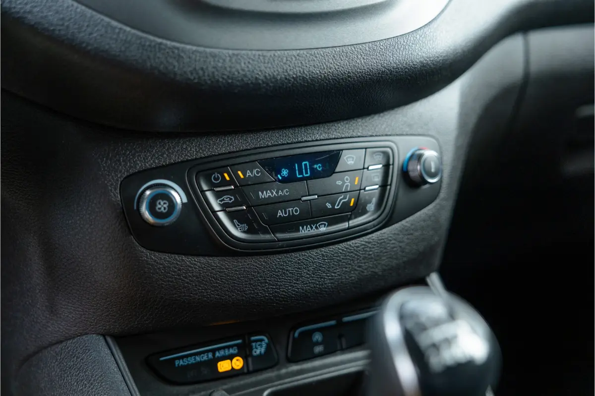 1.0 100 PK | Benzine | Navigatie | CarPlay | PDC | Stoelverwarming | Cruise control | MF Stuur | Airco | Nieuwe APK | Dealer onderhouden