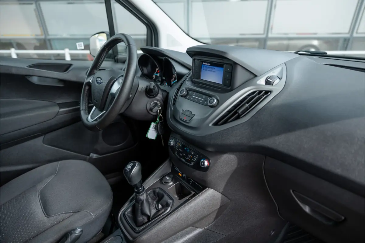 1.0 100 PK | Benzine | Navigatie | CarPlay | PDC | Stoelverwarming | Cruise control | MF Stuur | Airco | Nieuwe APK | Dealer onderhouden