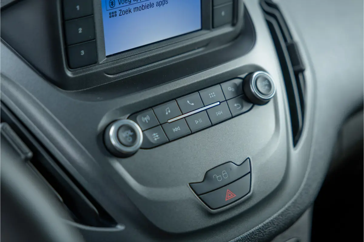 1.0 100 PK | Benzine | Navigatie | CarPlay | PDC | Stoelverwarming | Cruise control | MF Stuur | Airco | Nieuwe APK | Dealer onderhouden