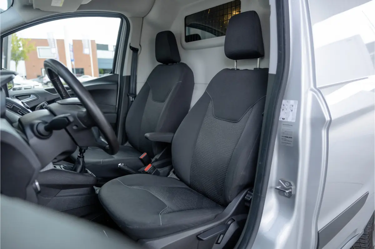 1.0 100 PK | Benzine | Navigatie | CarPlay | PDC | Stoelverwarming | Cruise control | MF Stuur | Airco | Nieuwe APK | Dealer onderhouden