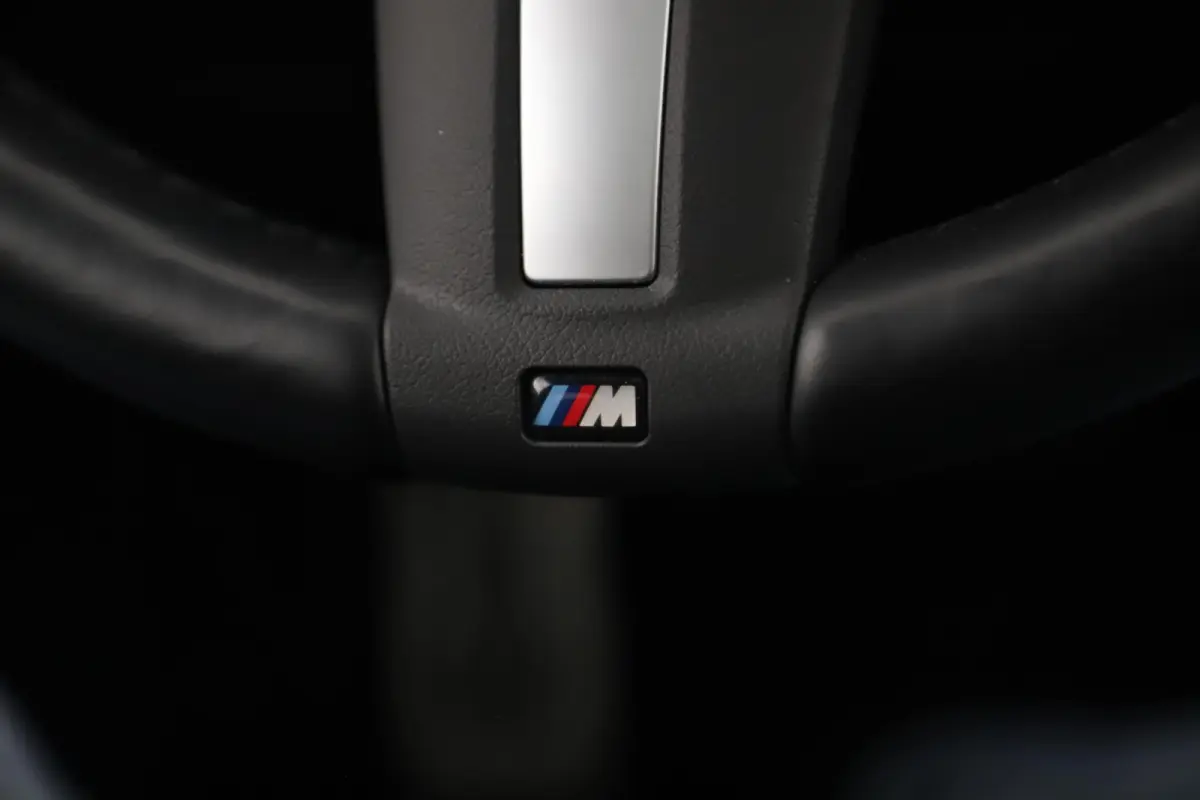 sDrive20i M Sport Business Edition Plus Automaat Panoramadak Leder Sportstoelen Head Up Display M Brooklyn Grau Sfeerverlichting LED Stuur & Stoelverwarming