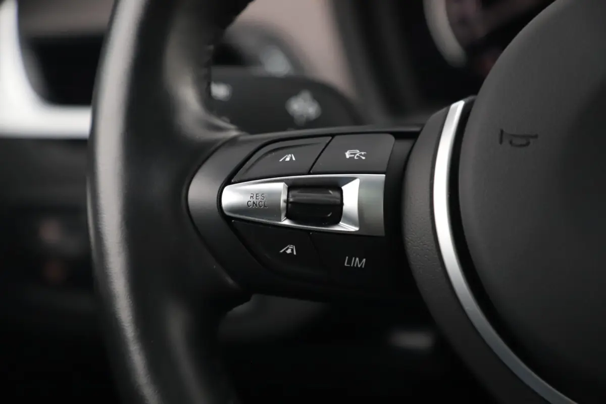 sDrive20i M Sport Business Edition Plus Automaat Panoramadak Leder Sportstoelen Head Up Display M Brooklyn Grau Sfeerverlichting LED Stuur & Stoelverwarming