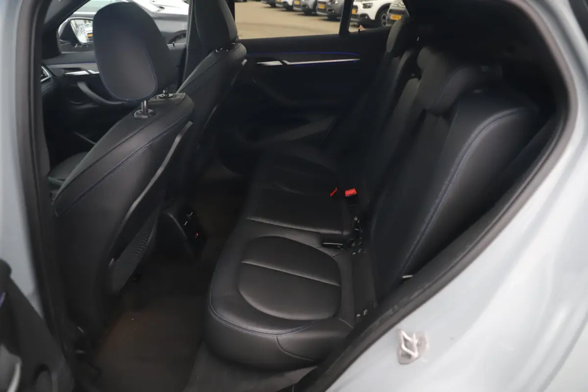 sDrive20i M Sport Business Edition Plus Automaat Panoramadak Leder Sportstoelen Head Up Display M Brooklyn Grau Sfeerverlichting LED Stuur & Stoelverwarming
