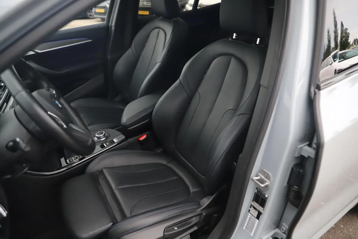 sDrive20i M Sport Business Edition Plus Automaat Panoramadak Leder Sportstoelen Head Up Display M Brooklyn Grau Sfeerverlichting LED Stuur & Stoelverwarming