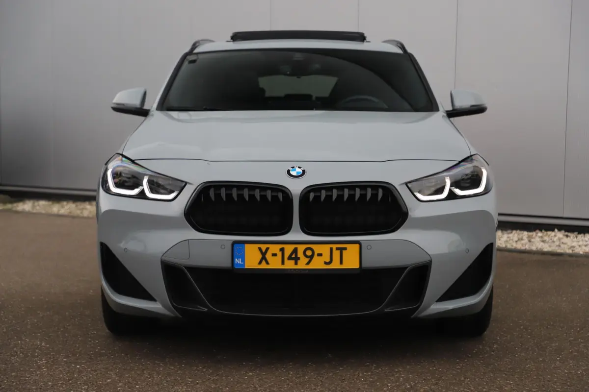sDrive20i M Sport Business Edition Plus Automaat Panoramadak Leder Sportstoelen Head Up Display M Brooklyn Grau Sfeerverlichting LED Stuur & Stoelverwarming