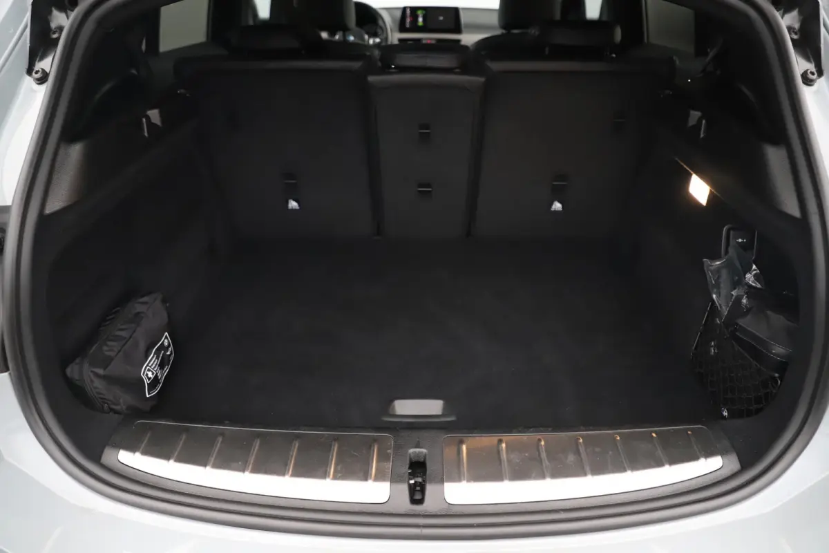 sDrive20i M Sport Business Edition Plus Automaat Panoramadak Leder Sportstoelen Head Up Display M Brooklyn Grau Sfeerverlichting LED Stuur & Stoelverwarming