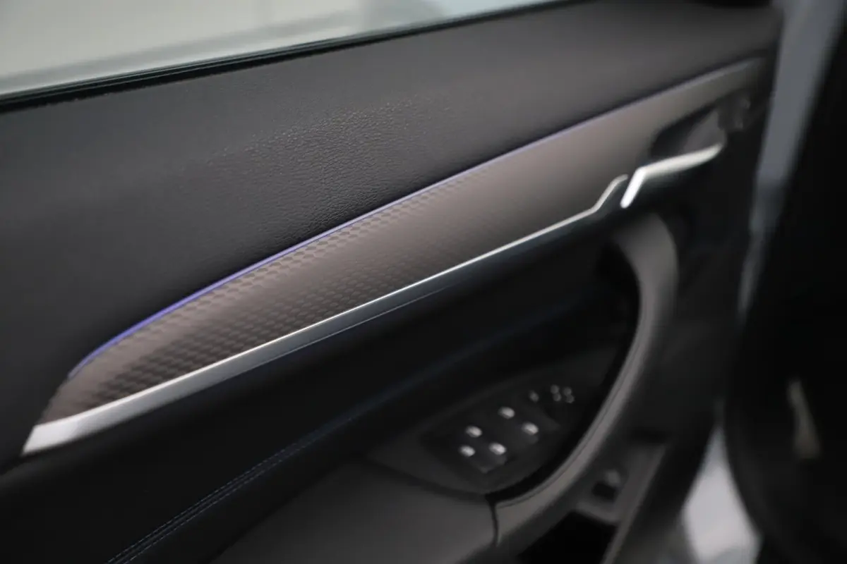 sDrive20i M Sport Business Edition Plus Automaat Panoramadak Leder Sportstoelen Head Up Display M Brooklyn Grau Sfeerverlichting LED Stuur & Stoelverwarming
