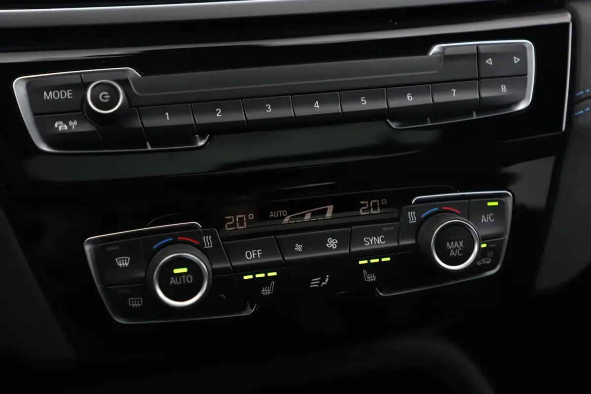 sDrive20i M Sport Business Edition Plus Automaat Panoramadak Leder Sportstoelen Head Up Display M Brooklyn Grau Sfeerverlichting LED Stuur & Stoelverwarming