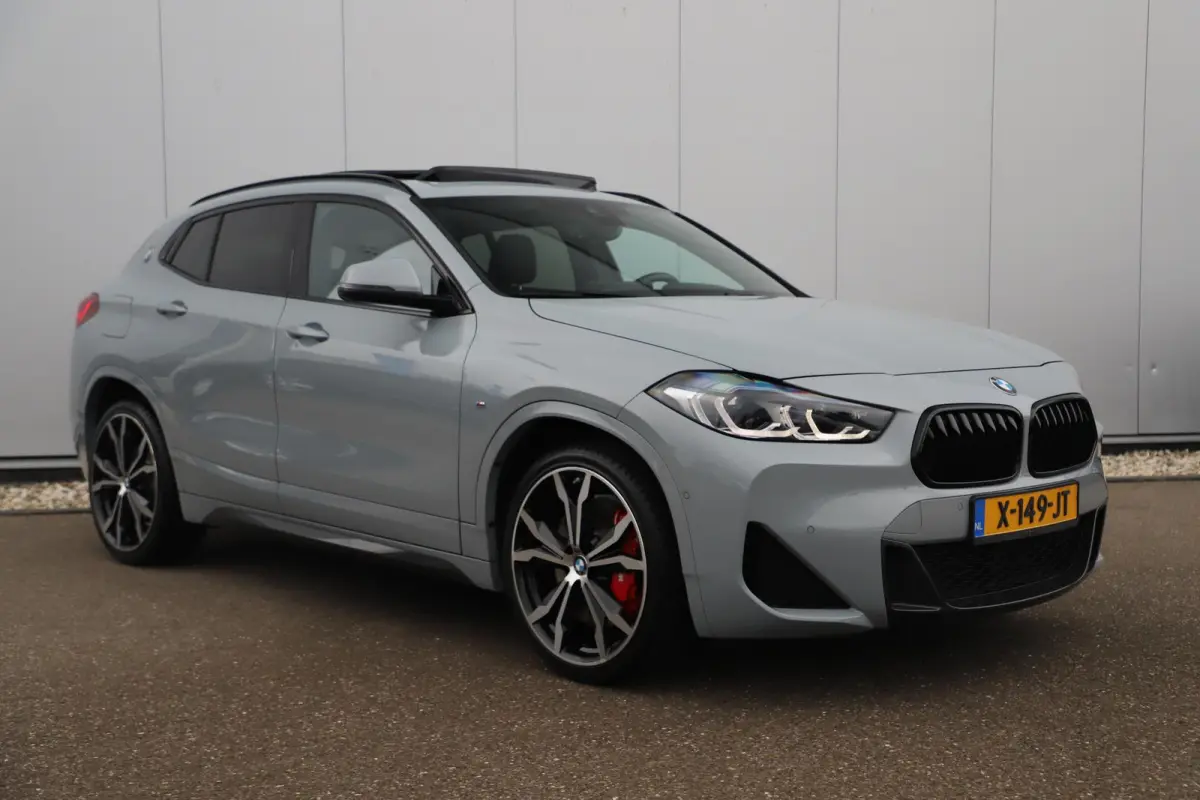 sDrive20i M Sport Business Edition Plus Automaat Panoramadak Leder Sportstoelen Head Up Display M Brooklyn Grau Sfeerverlichting LED Stuur & Stoelverwarming