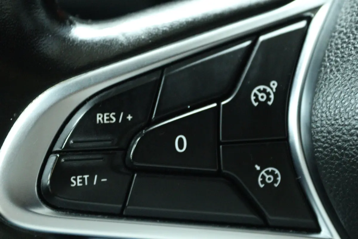 1.0 TCe Intens (CAMERA, NAVIGATIE, CRUISE CONTROL, PARKEERSENSOREN)