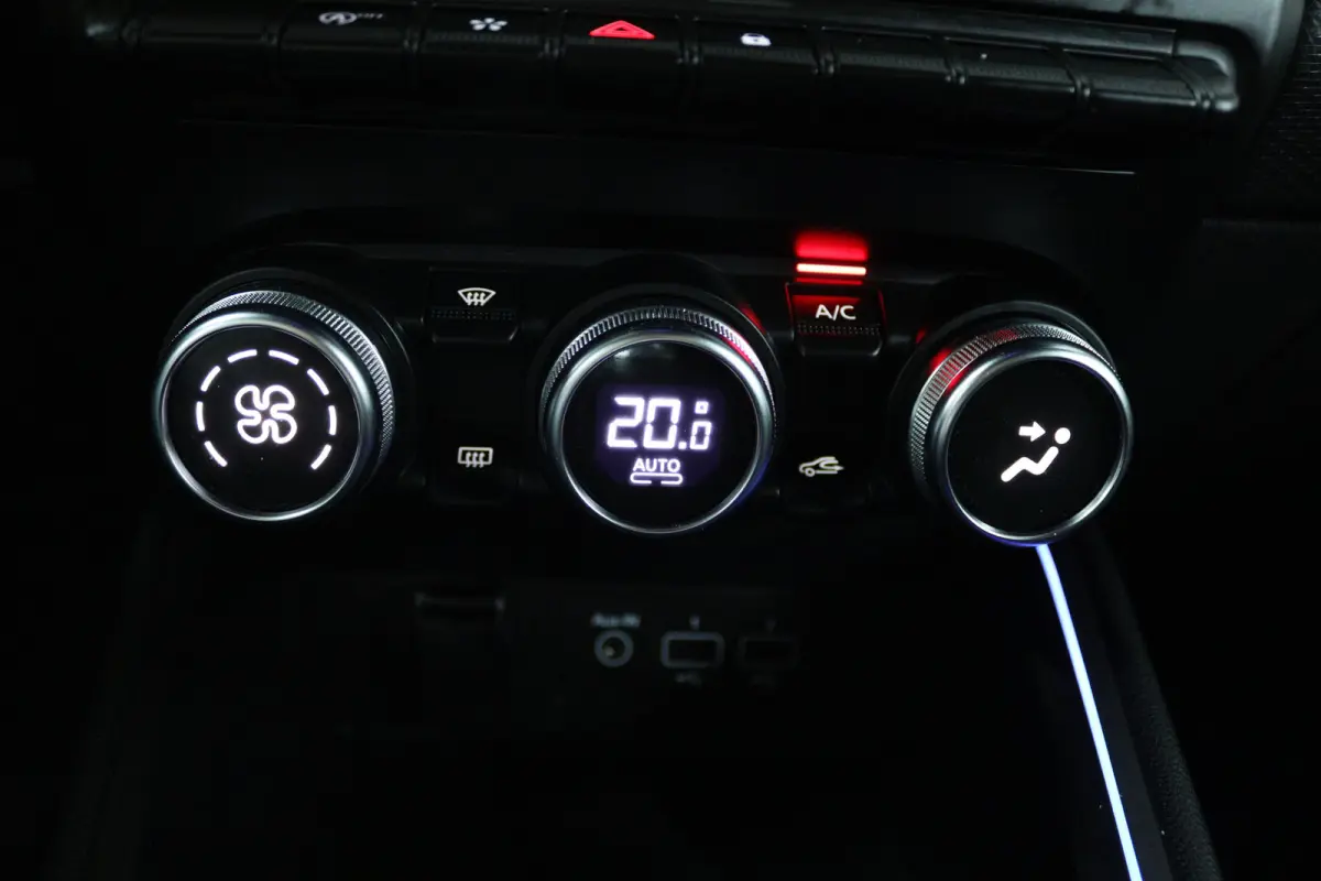 1.0 TCe Intens (CAMERA, NAVIGATIE, CRUISE CONTROL, PARKEERSENSOREN)