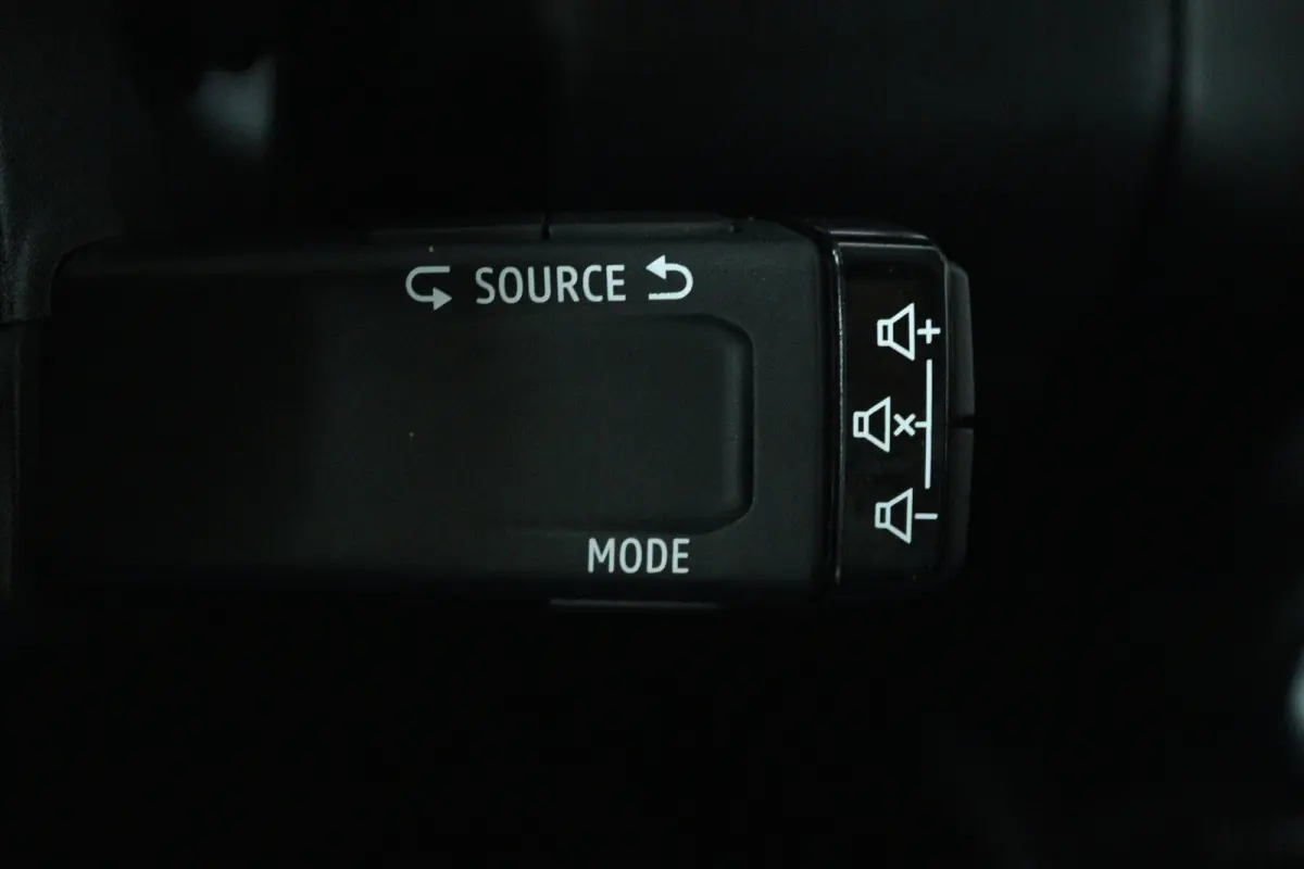 1.0 TCe Intens (CAMERA, NAVIGATIE, CRUISE CONTROL, PARKEERSENSOREN)
