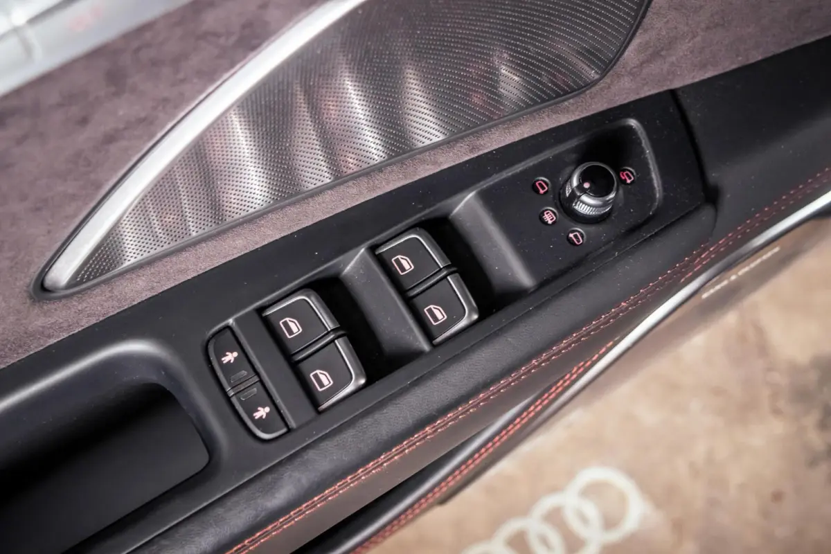 4.0 TFSI S8 plus|Keramisch|B&O|Matrix|Softclose|Night-Vision|Carbon