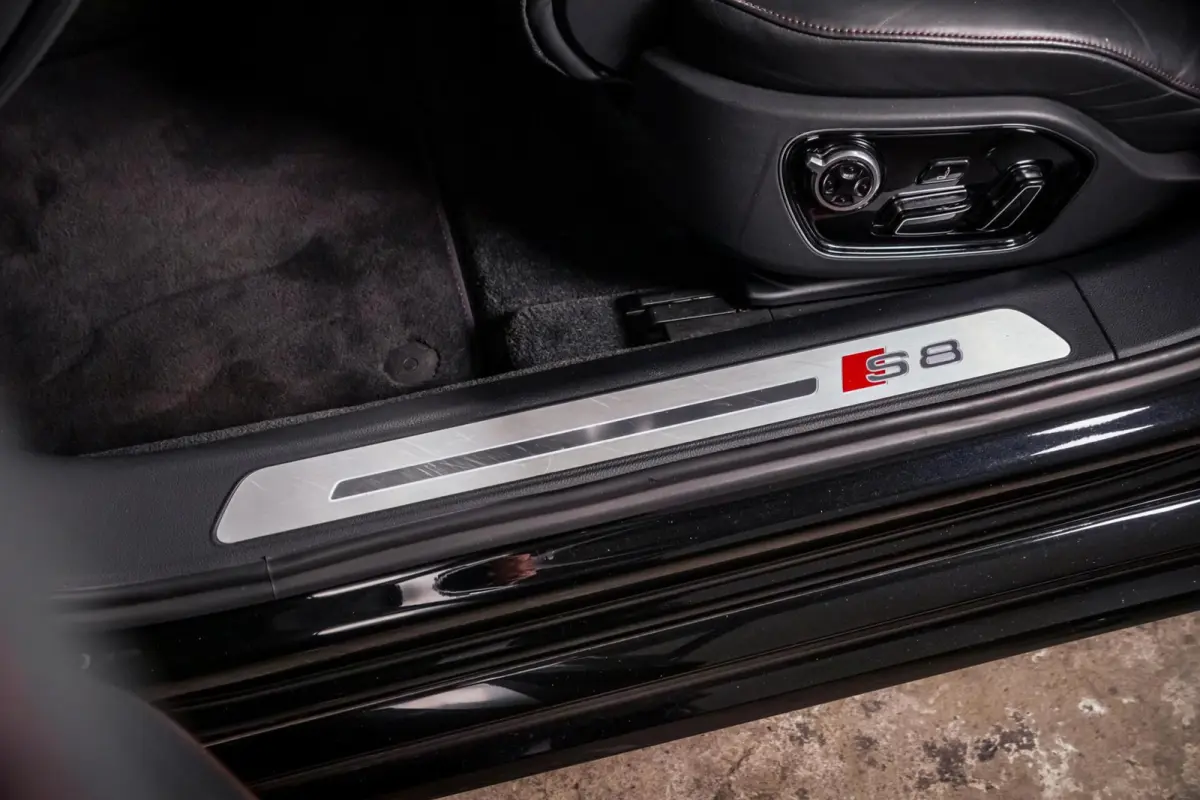 4.0 TFSI S8 plus|Keramisch|B&O|Matrix|Softclose|Night-Vision|Carbon