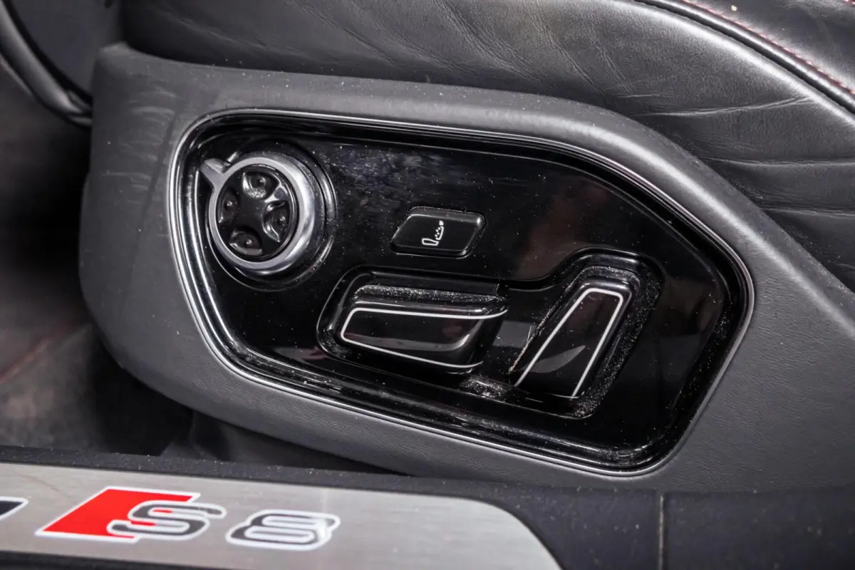 4.0 TFSI S8 plus|Keramisch|B&O|Matrix|Softclose|Night-Vision|Carbon