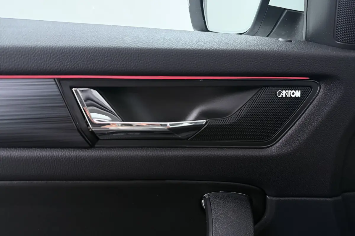 1.5 TSI Limited Business Edition (TREKHAAK AFNEEMBAAR, CANTON, STOELVERWARMING, CAMERA, CRUISE ADAPTIEF)