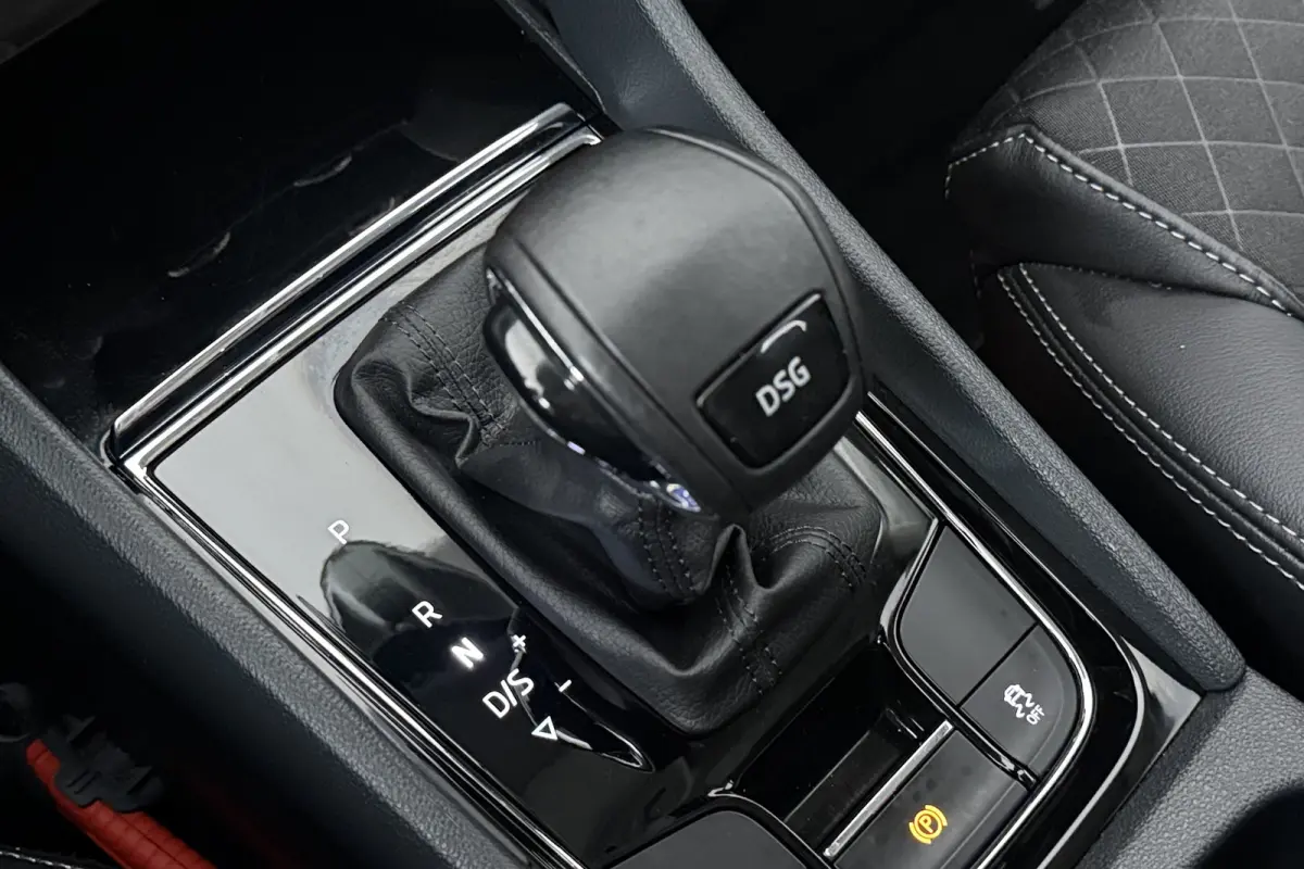 1.5 TSI Limited Business Edition (TREKHAAK AFNEEMBAAR, CANTON, STOELVERWARMING, CAMERA, CRUISE ADAPTIEF)