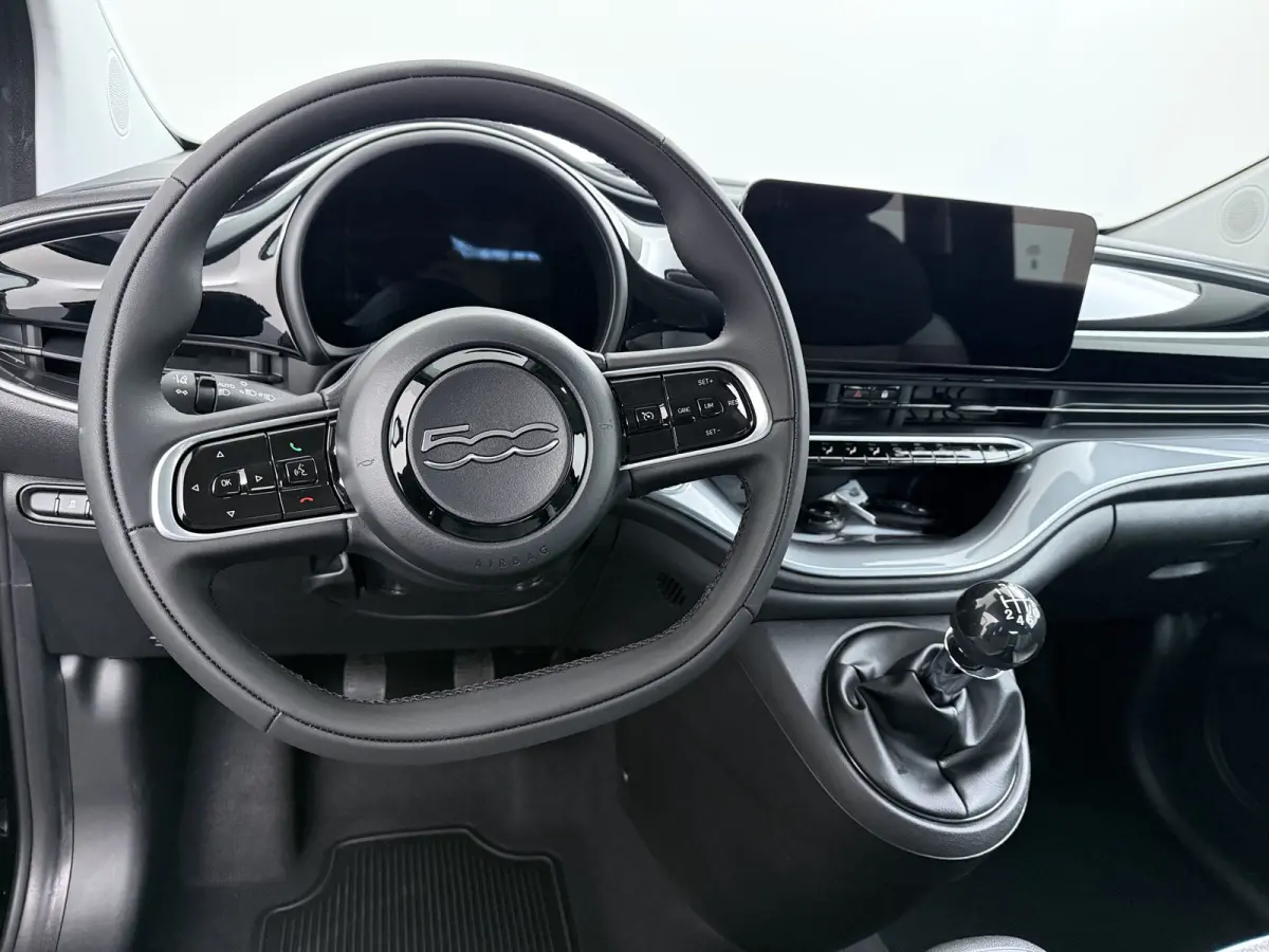 Torino | 10,25" touchscreen radio met Bluetooth, DAB & USB | Automatische airconditioning | Cruise control