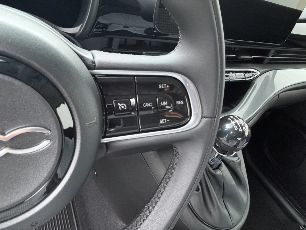 Torino | 10,25" touchscreen radio met Bluetooth, DAB & USB | Automatische airconditioning | Cruise control