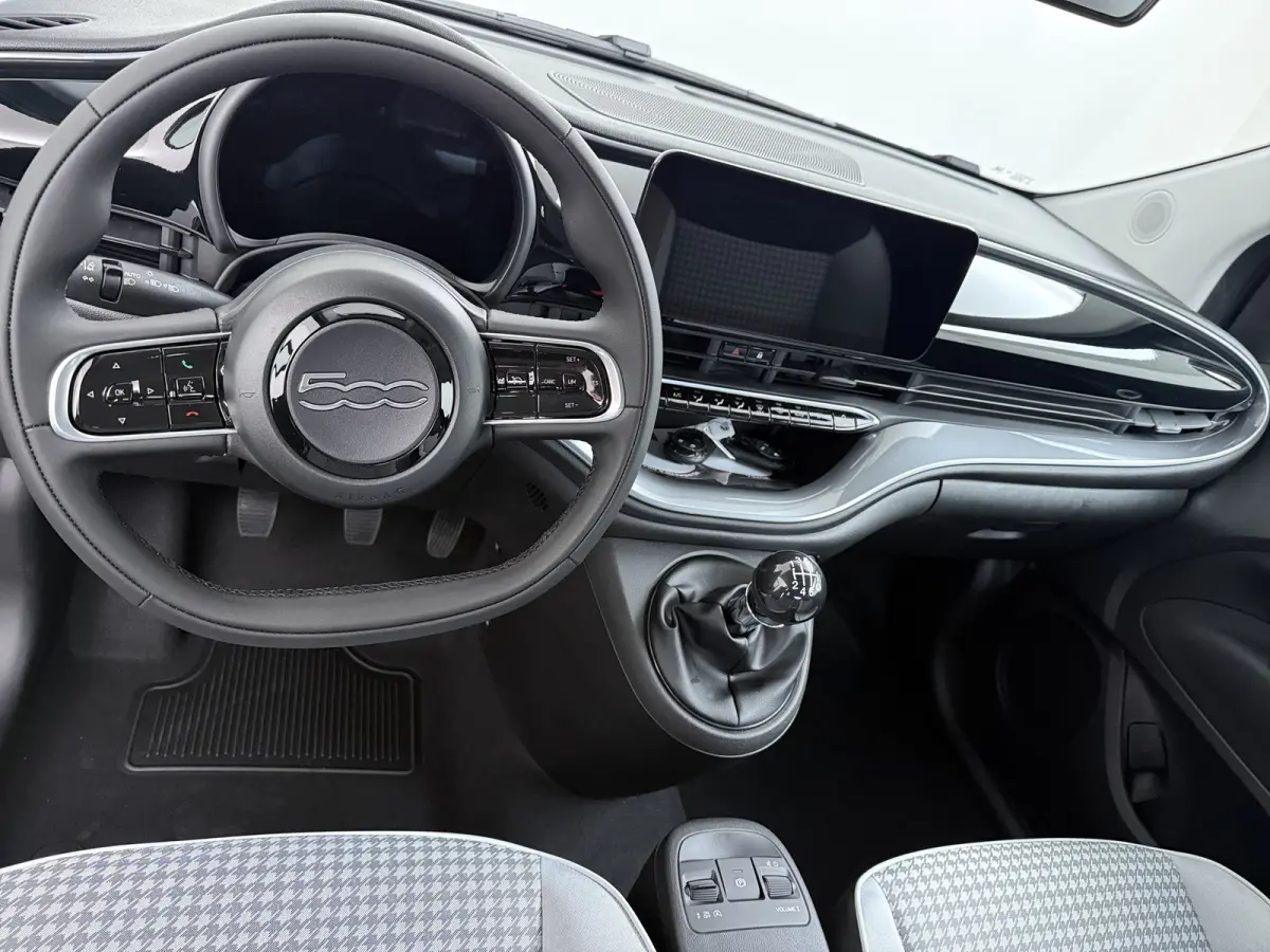 Torino | 10,25" touchscreen radio met Bluetooth, DAB & USB | Automatische airconditioning | Cruise control
