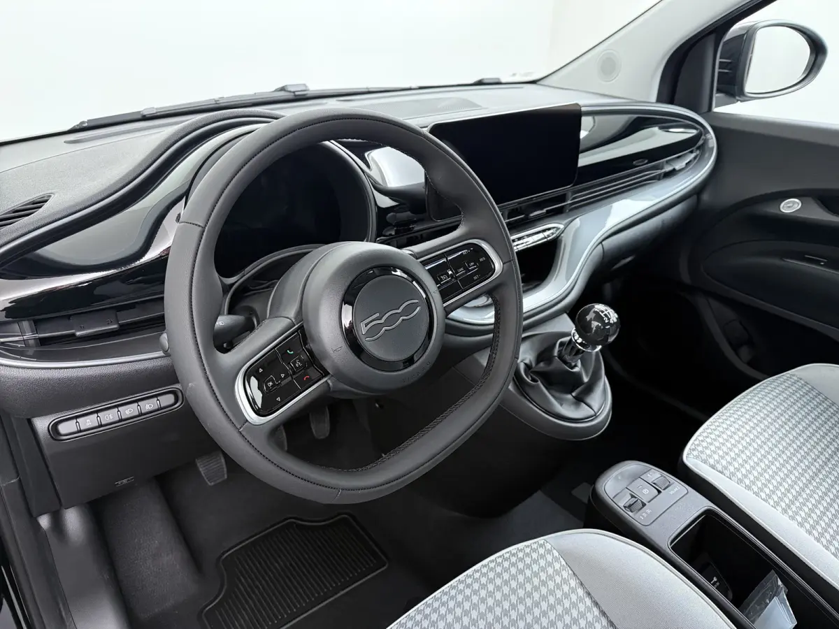 Torino | 10,25" touchscreen radio met Bluetooth, DAB & USB | Automatische airconditioning | Cruise control