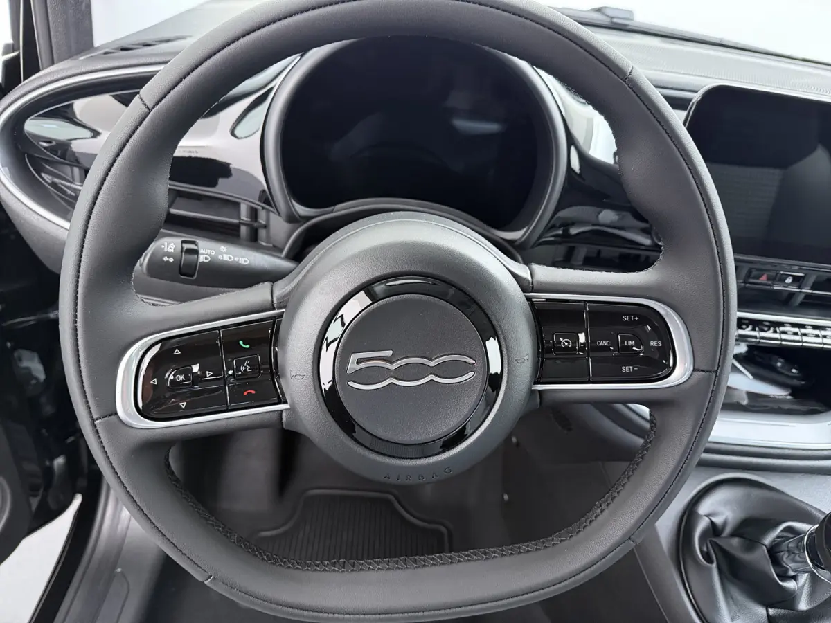 Torino | 10,25" touchscreen radio met Bluetooth, DAB & USB | Automatische airconditioning | Cruise control