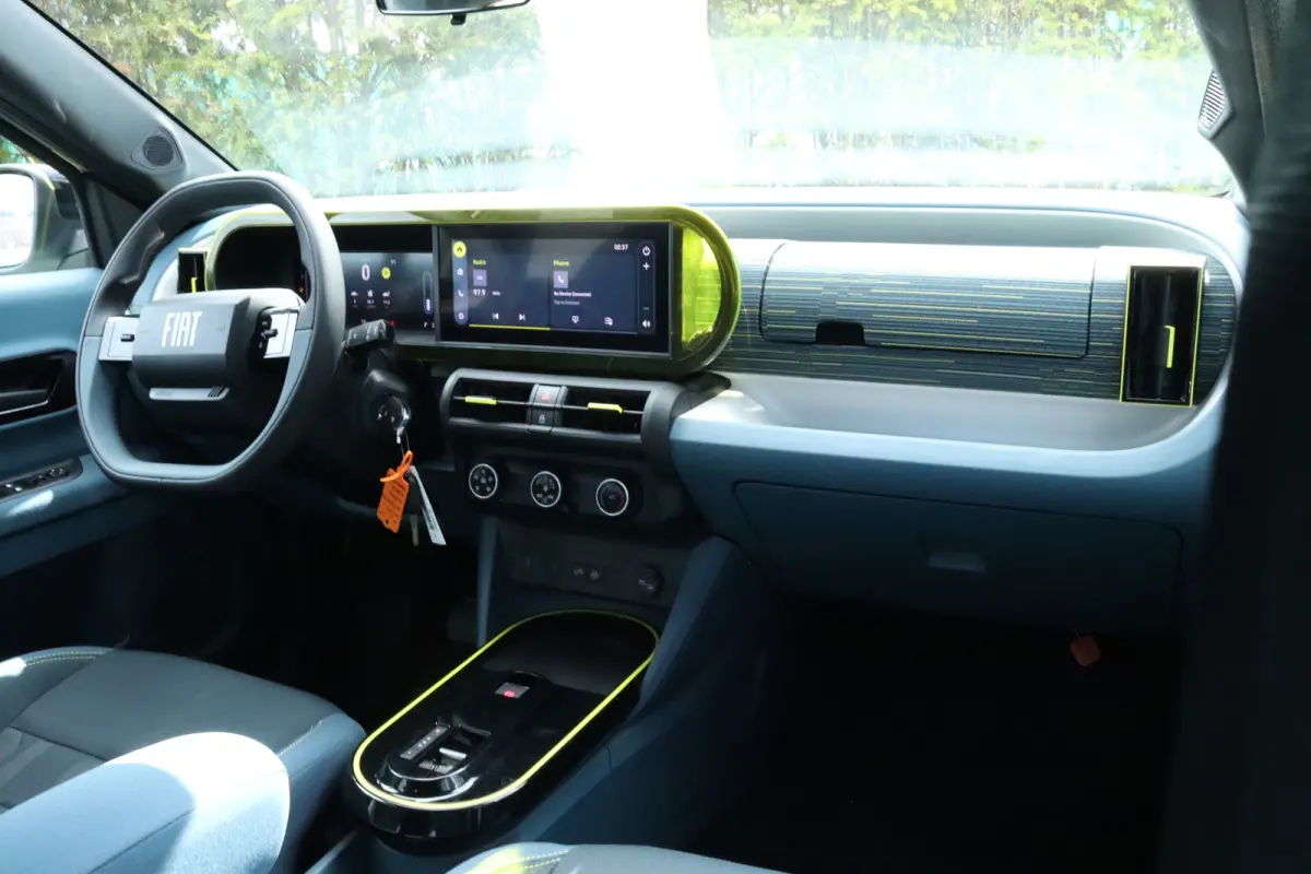 Icon | 10,25" touchscreen radio met Bluetooth, DAB & USB | Airconditioning handmatig | Cruise Control incl. speed limiter