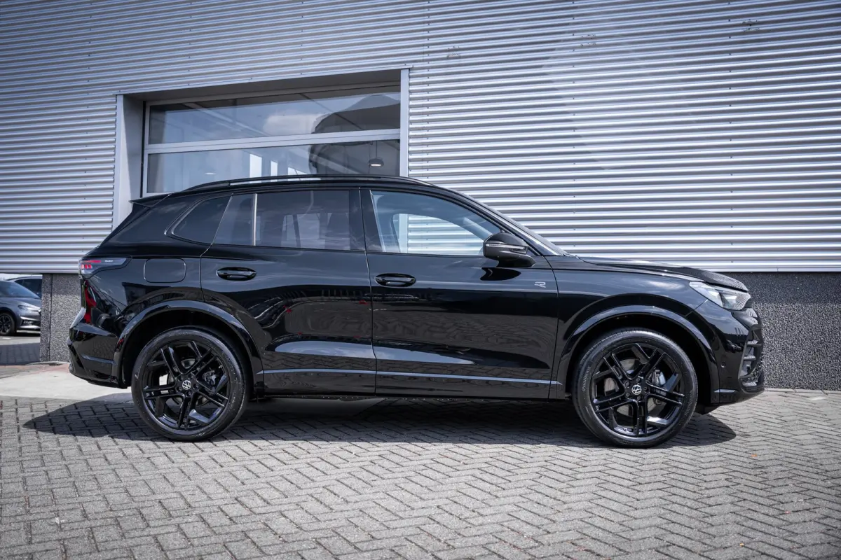 R-Line Edition - eHybrid | 'App-Connect' draadloze smartphone integratie | Automatische afstandsregeling (Adaptive Cruise Control) | Diefstalalarm