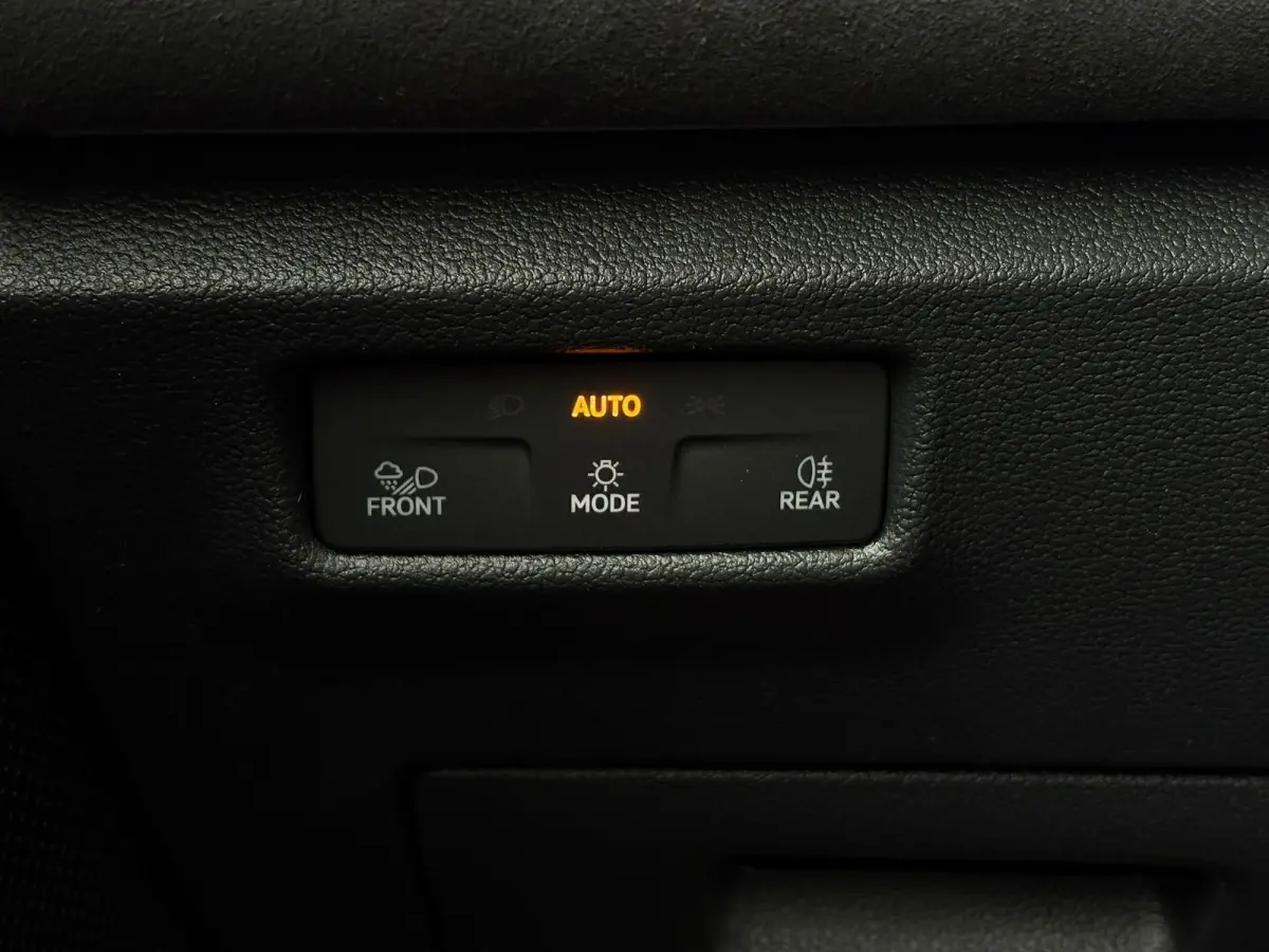 R-Line Edition - eHybrid | 'App-Connect' draadloze smartphone integratie | Automatische afstandsregeling (Adaptive Cruise Control) | Diefstalalarm