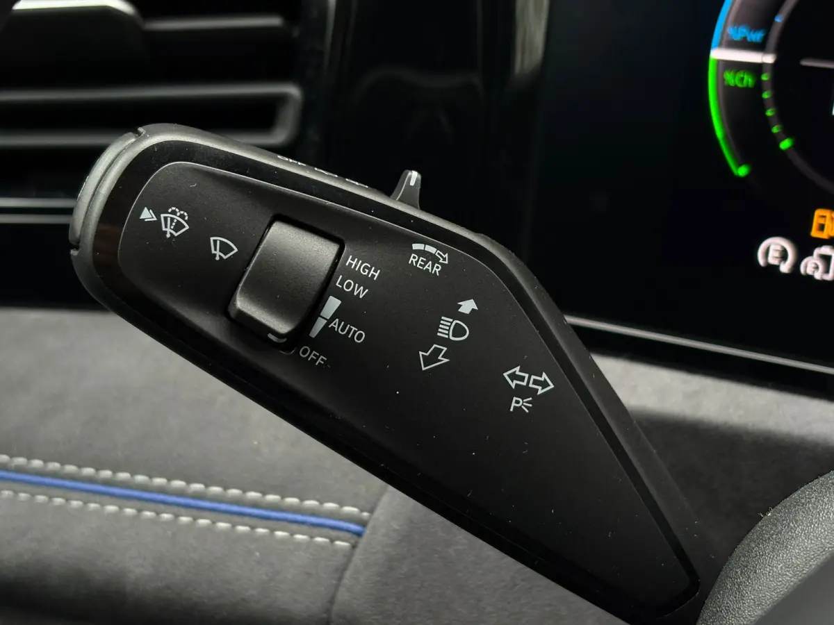 R-Line Edition - eHybrid | 'App-Connect' draadloze smartphone integratie | Automatische afstandsregeling (Adaptive Cruise Control) | Diefstalalarm