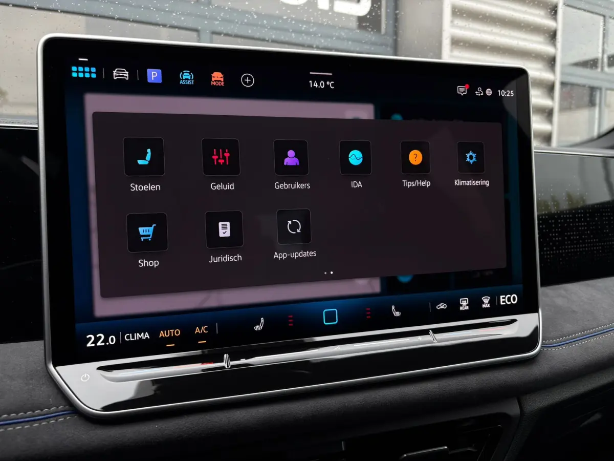 R-Line Edition - eHybrid | 'App-Connect' draadloze smartphone integratie | Automatische afstandsregeling (Adaptive Cruise Control) | Diefstalalarm