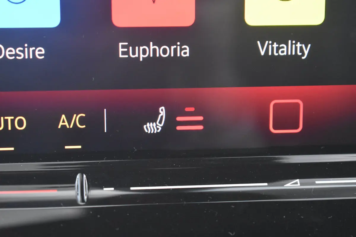 Pro Limited Edition | 'App-Connect' draadloze smartphone integratie | Achterbank in ongelijke delen neerklapbaar incl. middenarmsteun en doorlaadmogelijkheid | Afstandscontrolesysteem (Front