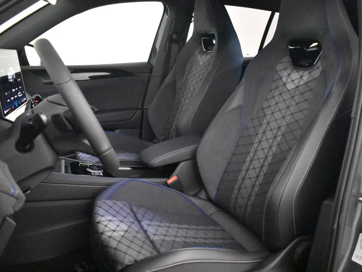R-Line Edition - eHybrid | 'App-Connect' draadloze smartphone integratie | Automatische afstandsregeling (Adaptive Cruise Control) | Diefstalalarm