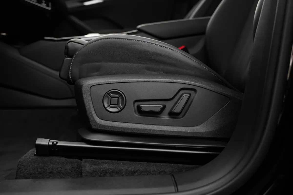 S edition | Adaptive air suspension | Adaptive cruise control | Audi smartphone interface