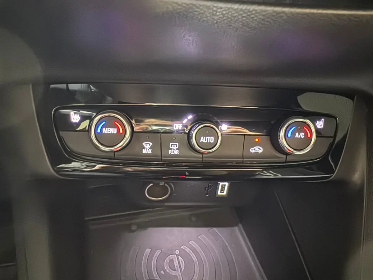 1.2 Turbo Hybrid GS (136Pk) GS Keyless Camera