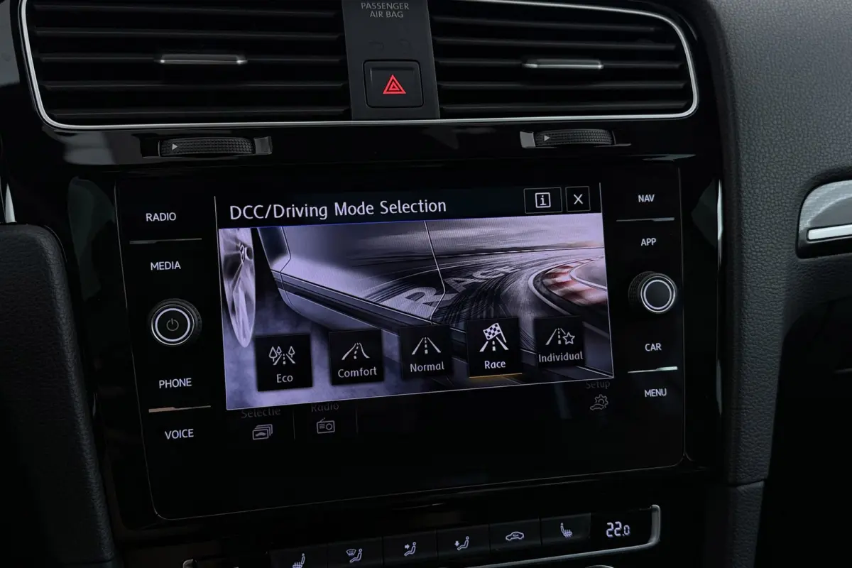 2.0 TSI 4Motion R | MILTEK | Maxton Design | Panoramadak | Camera | CarPlay | Stoelverwarming | Adap. Cruise |