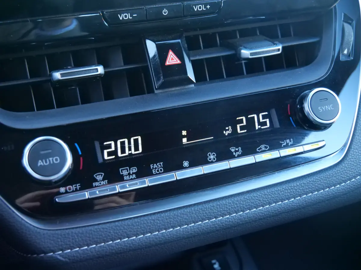 1.8 Hybrid 140pk CVT Active Apple Carplay / Camera / Winterpakket / Adaptive Cruise