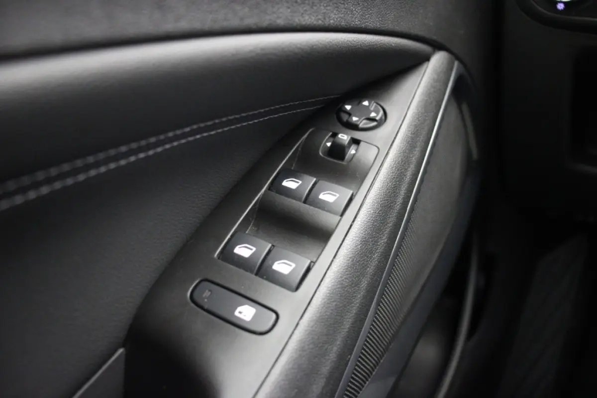 1.2 Turbo Elegance - Carplay, Camera, Cruise, Clima