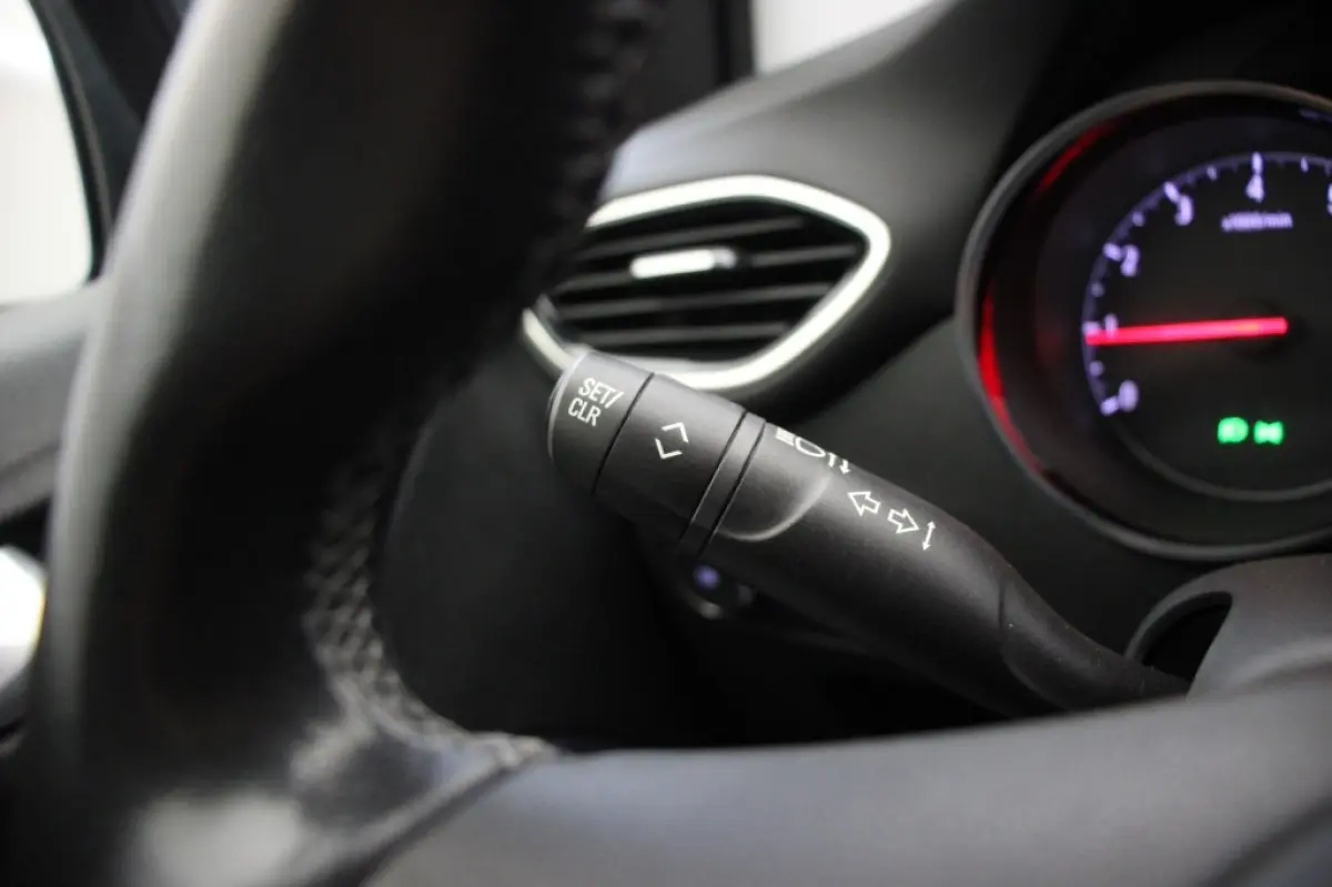 1.2 Turbo Elegance - Carplay, Camera, Cruise, Clima